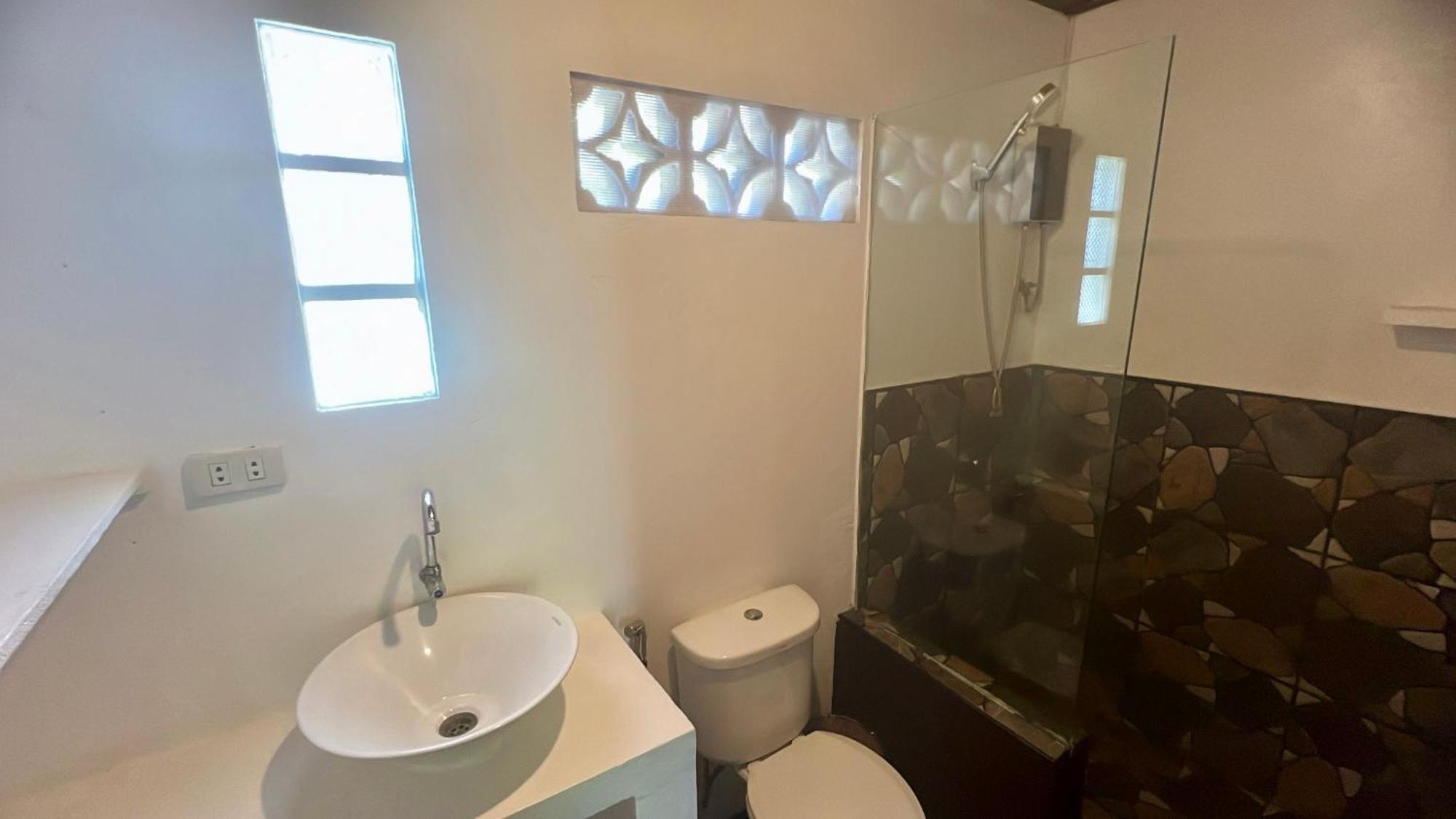 Yay Lodge Siargao, Private Room 1 With Ac & Hot Shower And Fast Starlink Wifi General Luna  Exteriör bild