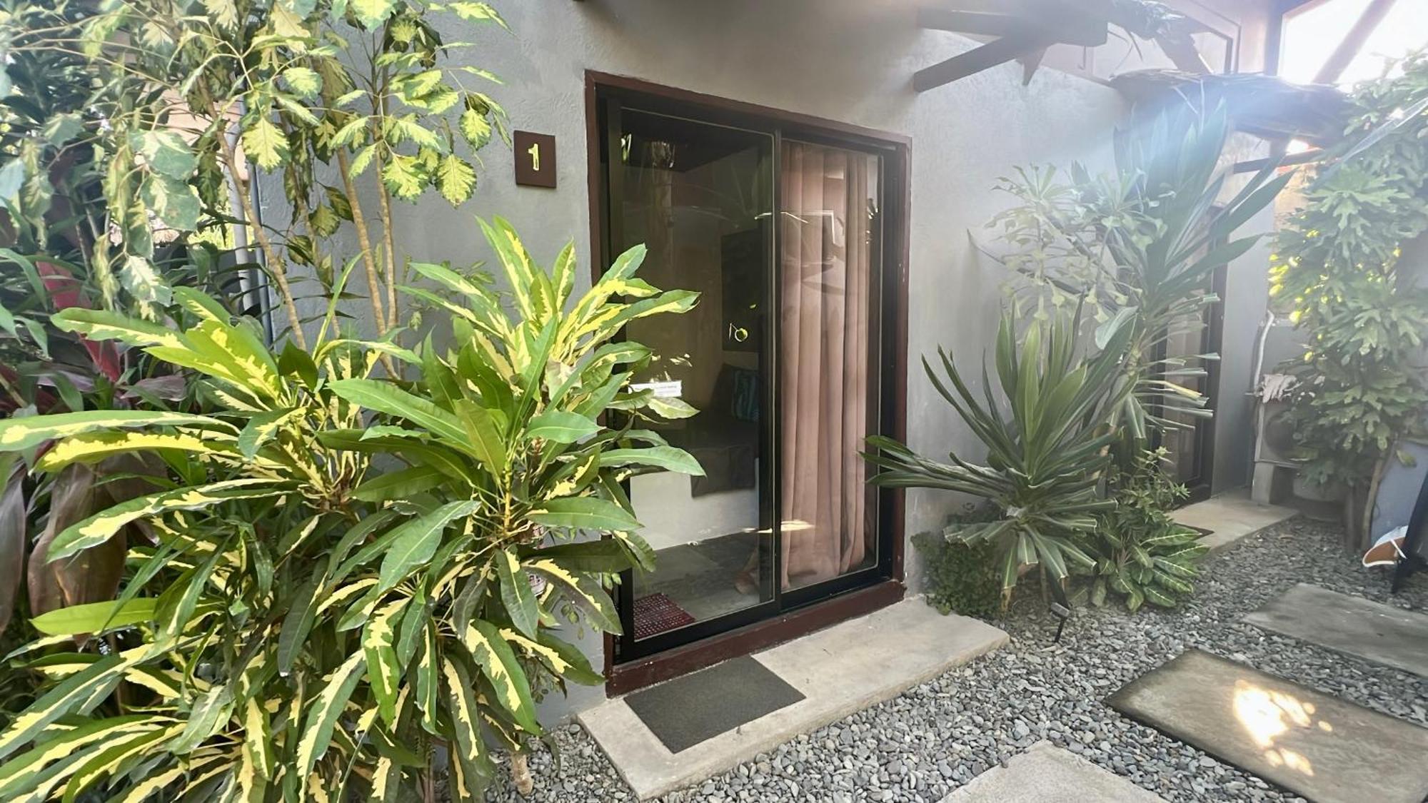 Yay Lodge Siargao, Private Room 1 With Ac & Hot Shower And Fast Starlink Wifi General Luna  Exteriör bild
